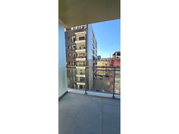 Tirane, jepet me qera apartament 2+1 Kati 3, 116 m² 1.300 € 
