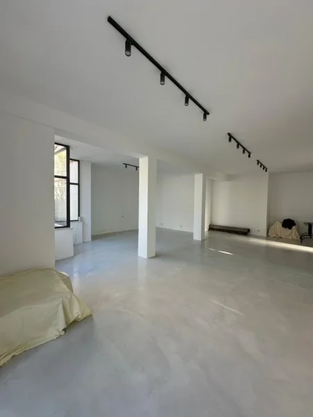 Tirane, jepet me qera ambjent biznesi Kati 0, 100 m² 800 € (Rruga Ibrahim Tukiqi)