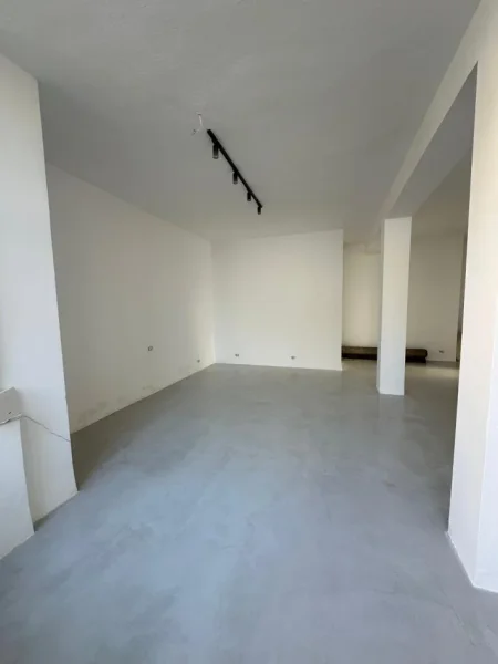 Tirane, jepet me qera ambjent biznesi Kati 0, 100 m² 800 € (Rruga Ibrahim Tukiqi)