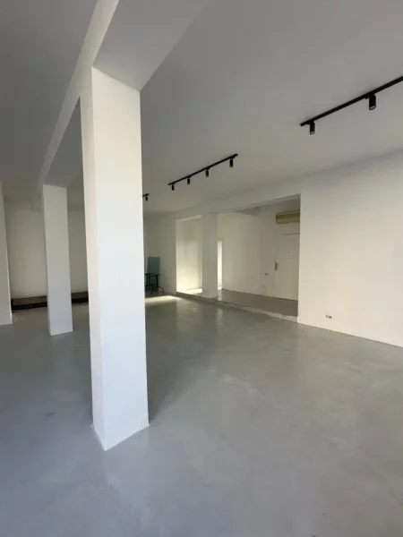 Tirane, jepet me qera ambjent biznesi Kati 0, 100 m² 800 € (Rruga Ibrahim Tukiqi)