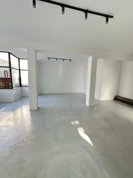 Tirane, jepet me qera ambjent biznesi Kati 0, 100 m² 800 € (Rruga Ibrahim Tukiqi)
