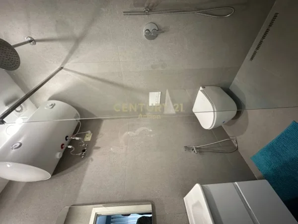 Tirane, jepet me qera apartament 2+1+Ballkon Kati 6, 90 m² 900 € (kodra e diellit)