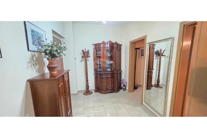 Tirane, jepet me qera apartament 1+1 Kati 5, 67 m² 750 € (Ish Blloku)