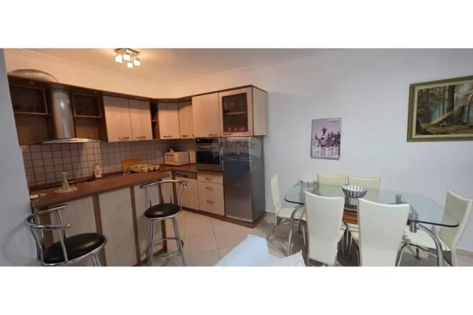 Tirane, jepet me qera apartament 1+1 Kati 4, 64 m² 800 € (AR - Turbinat)