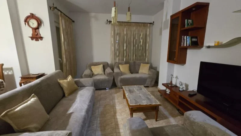 Tirane, jepet me qera apartament 2+1 Kati 3, 120 m² 600 € (MBIKALIMI I KOMUNES)