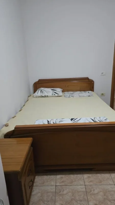 Tirane, jepet me qera apartament 2+1 Kati 3, 120 m² 600 € (MBIKALIMI I KOMUNES)