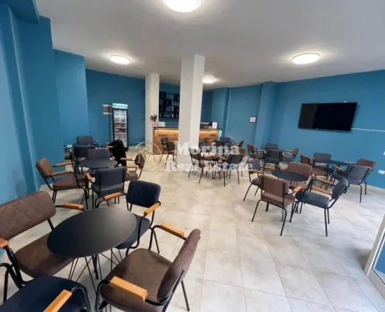 Tirane, jepet me qera ambjent biznesi Kati 1, 70 m² 300 € (Fresku)