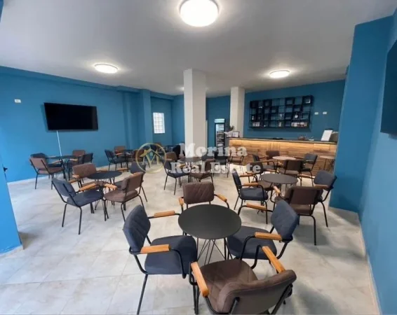 Tirane, jepet me qera ambjent biznesi Kati 1, 70 m² 300 € (Fresku)