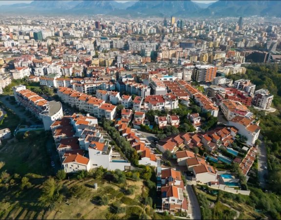 Tirane, shitet apartament duplex 3+1+Ballkon Kati 1, 159 m² 280.000 € (Kodra e Diellit 1)