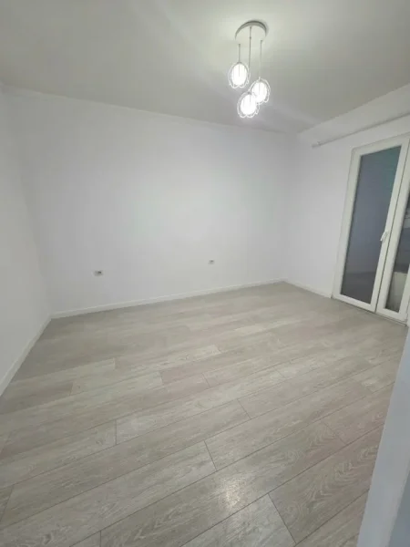 Tirane, jepet me qera apartament 3+1+Ballkon Kati 2, 92 m² 700 € (Rruga e kavajes)  530581011-6