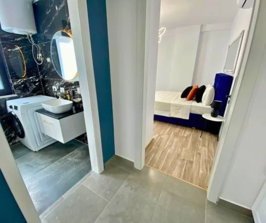 Tirane, jepet me qera apartament 1+1+Ballkon Kati 2, 70 m² 700 € (Hotel Mondial)