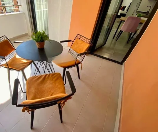 Tirane, jepet me qera apartament 1+1+Ballkon Kati 2, 70 m² 700 € (Hotel Mondial)