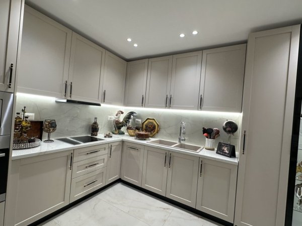 Tirane, jepet me qera Vile 2+1 Kati 1, 160 m² 1.000 € (Xhamlliku)