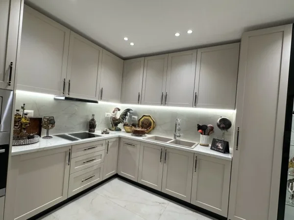 Tirane, jepet me qera Vile 2+1 Kati 1, 160 m² 1.000 € (Xhamlliku)