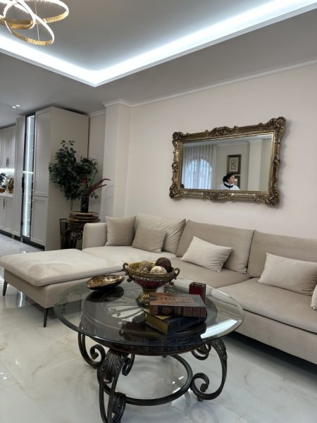 Tirane, jepet me qera Vile 2+1 Kati 1, 160 m² 1.000 € (Xhamlliku)