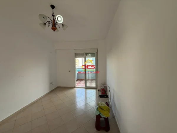 Vlore, shitet apartament 2+1+Ballkon Kati 3, 96 m² 110.000 € (Rruga gjergj Kastrioti)