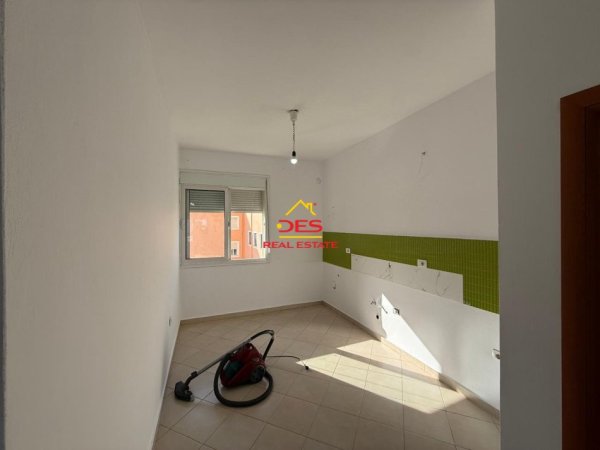 Vlore, shitet apartament 2+1+Ballkon Kati 3, 96 m² 110.000 € (Rruga gjergj Kastrioti)
