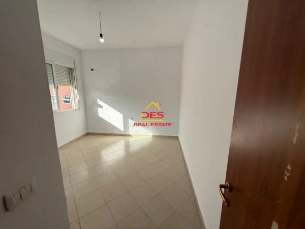 Vlore, shitet apartament 2+1+Ballkon Kati 3, 96 m² 110.000 € (Rruga gjergj Kastrioti)
