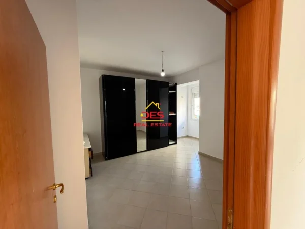 Vlore, shitet apartament 2+1+Ballkon Kati 3, 96 m² 110.000 € (Rruga gjergj Kastrioti)