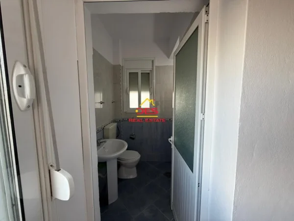 Vlore, shitet apartament 2+1+Ballkon Kati 3, 96 m² 110.000 € (Rruga gjergj Kastrioti)