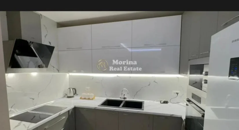 Tirane, jepet me qera apartament 2+1 Kati 12, 110 m² 850 € (9 Katshet)