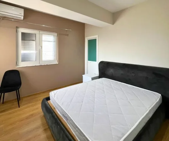 Tirane, jepet me qera apartament 2+1 Kati 12, 80 m² 600 € (Rr. Dritan Hoxha)