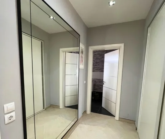 Tirane, jepet me qera apartament 2+1 Kati 12, 80 m² 600 € (Rr. Dritan Hoxha)