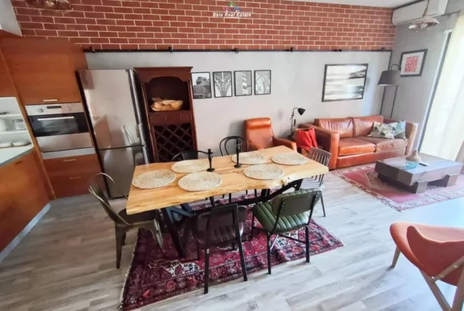 Tirane, jepet me qera apartament 1+1+Ballkon Kati 3, 1.110 m² 195.000 € (fusha e aviacionit)