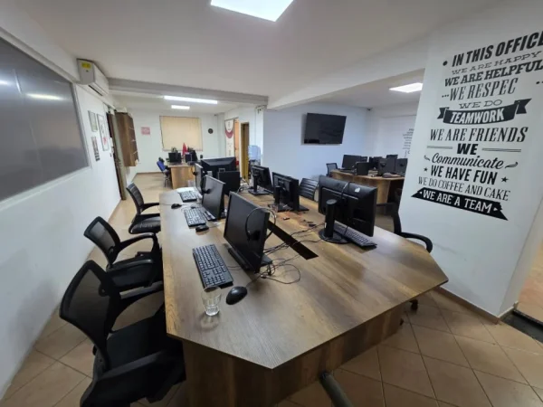 Tirane, jepet me qera zyre Kati 1, 120 m² 800 € (Ish Parku ,Rruga Ndre Mjeda)