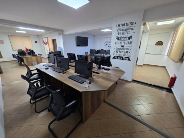 Tirane, jepet me qera zyre Kati 1, 120 m² 800 € (Ish Parku ,Rruga Ndre Mjeda)