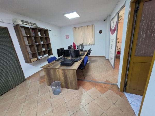 Tirane, jepet me qera zyre Kati 1, 120 m² 800 € (Ish Parku ,Rruga Ndre Mjeda)
