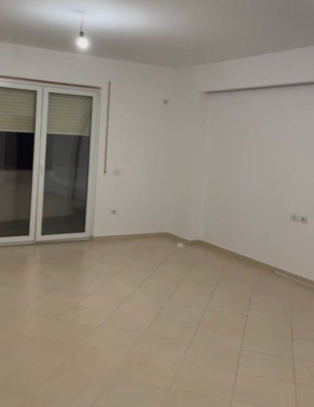 Tirane, jepet me qera zyre Kati 2, 130 m² 500 € (Rruga 5 Maj)