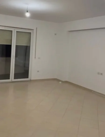 Tirane, jepet me qera zyre Kati 2, 130 m² 500 € (Rruga 5 Maj)