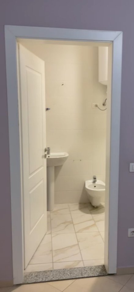 Tirane, jepet me qera zyre Kati 2, 130 m² 500 € (Rruga 5 Maj)