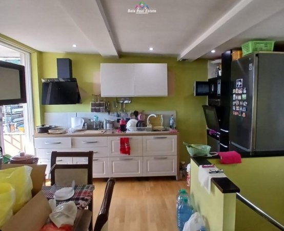 Tirane, shes apartament 3+1 Kati 6, 148 m² 280.000 € (Rruga Vace Zela)
