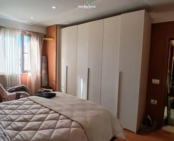 Tirane, shes apartament 3+1 Kati 6, 148 m² 280.000 € (Rruga Vace Zela)
