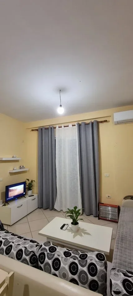 ndarje qeraje apartament 2+1+Ballkon Kati 3, 90 m² 220 € (Rruga "5 Maji " , ngjitur me qendren Concord.)