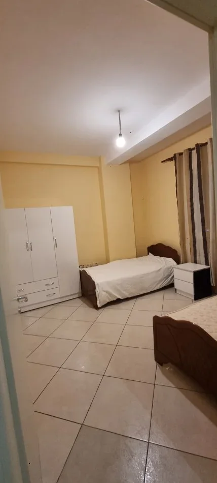 ndarje qeraje apartament 2+1+Ballkon Kati 3, 90 m² 220 € (Rruga "5 Maji " , ngjitur me qendren Concord.)