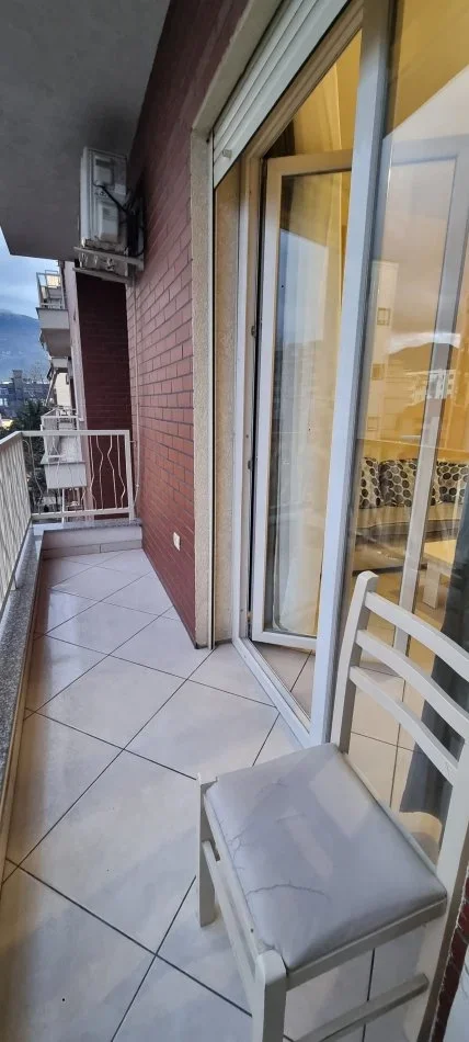 ndarje qeraje apartament 2+1+Ballkon Kati 3, 90 m² 220 € (Rruga "5 Maji " , ngjitur me qendren Concord.)