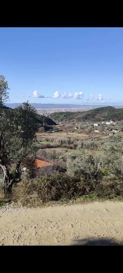 Tirane, shitet truall , 200 m² (Linze)