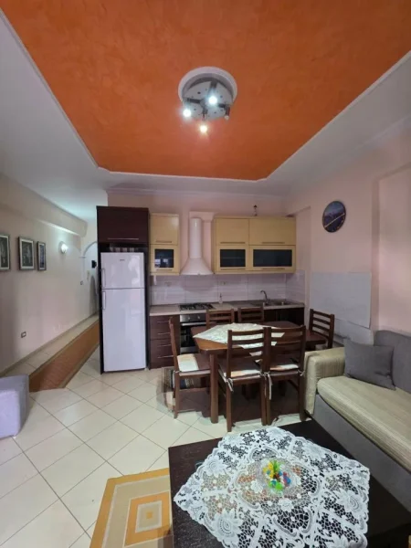Vlorë, jepet me qera apartament 2+1+Ballkon Kati 6, 90 m² 300 € (Rruga At Kristo Negovani pranë Shkollës së Muzikës)