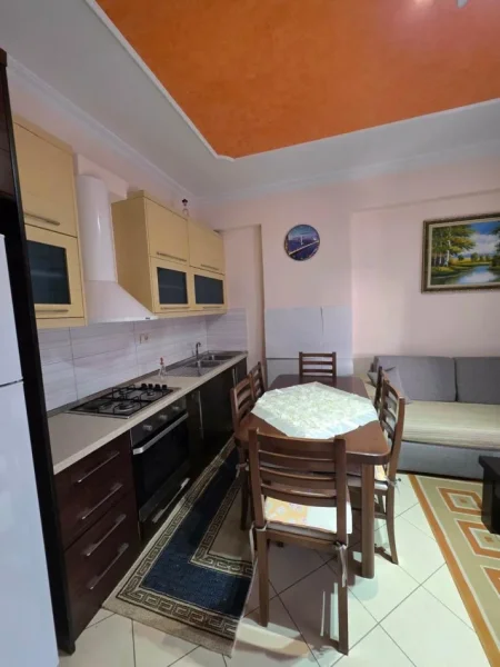 Vlorë, jepet me qera apartament 2+1+Ballkon Kati 6, 90 m² 300 € (Rruga At Kristo Negovani pranë Shkollës së Muzikës)