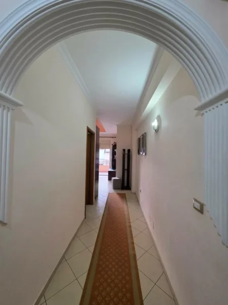 Vlorë, jepet me qera apartament 2+1+Ballkon Kati 6, 90 m² 300 € (Rruga At Kristo Negovani pranë Shkollës së Muzikës)