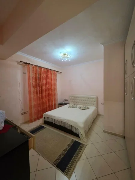 Vlorë, jepet me qera apartament 2+1+Ballkon Kati 6, 90 m² 300 € (Rruga At Kristo Negovani pranë Shkollës së Muzikës)