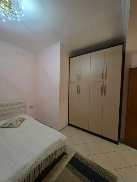 Vlorë, jepet me qera apartament 2+1+Ballkon Kati 6, 90 m² 300 € (Rruga At Kristo Negovani pranë Shkollës së Muzikës)
