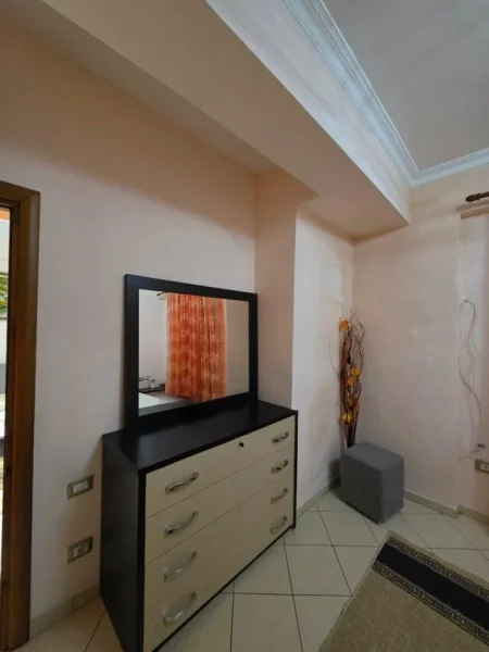 Vlorë, jepet me qera apartament 2+1+Ballkon Kati 6, 90 m² 300 € (Rruga At Kristo Negovani pranë Shkollës së Muzikës)