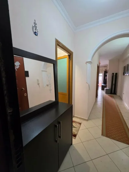 Vlorë, jepet me qera apartament 2+1+Ballkon Kati 6, 90 m² 300 € (Rruga At Kristo Negovani pranë Shkollës së Muzikës)