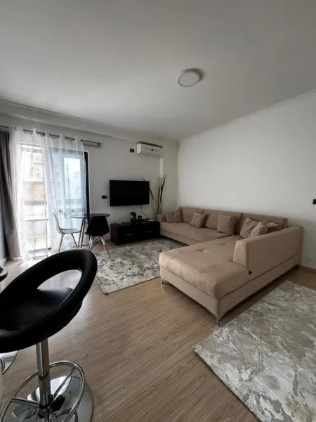 Tirane, jepet me qera apartament 1+1 Kati 4, 90 m² 750 € (Stadium Dinamo)