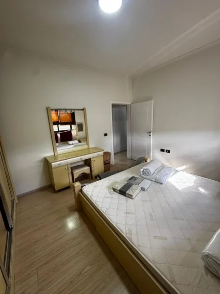 Tirane, jepet me qera apartament 1+1 Kati 4, 90 m² 750 € (Stadium Dinamo)