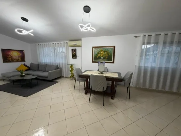 Tirane, jepet me qera apartament 2+1 Kati 5, 120 m² 750 € (Liqeni i Thatë)